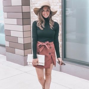 Button flap skirt with bow